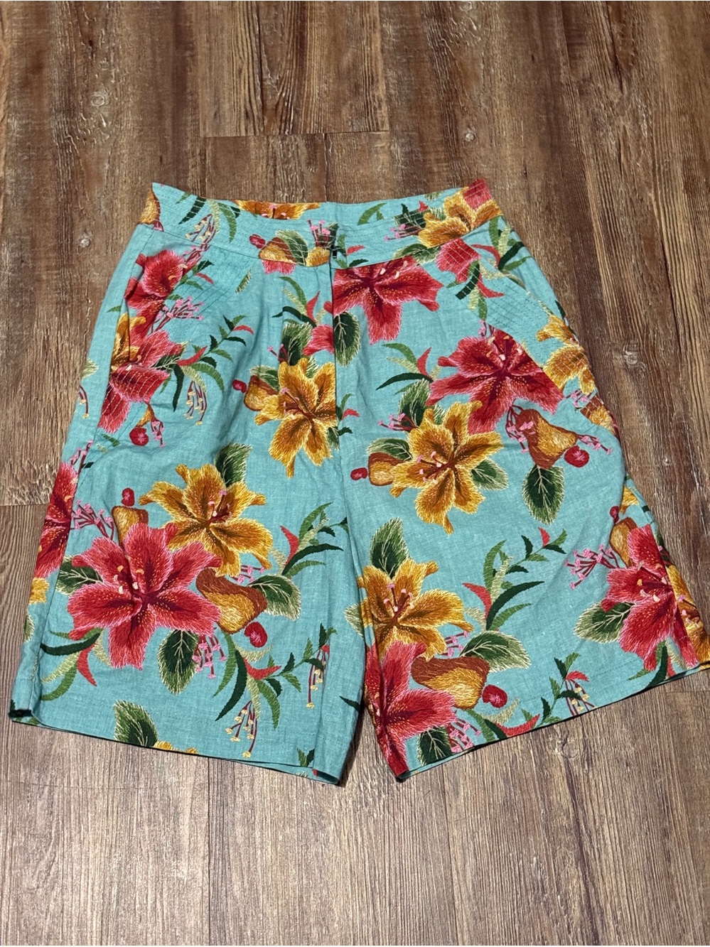 Farm Rio Melanie Bermuda Shorts Women's XS High Rise Designer in Hibiscus Floral